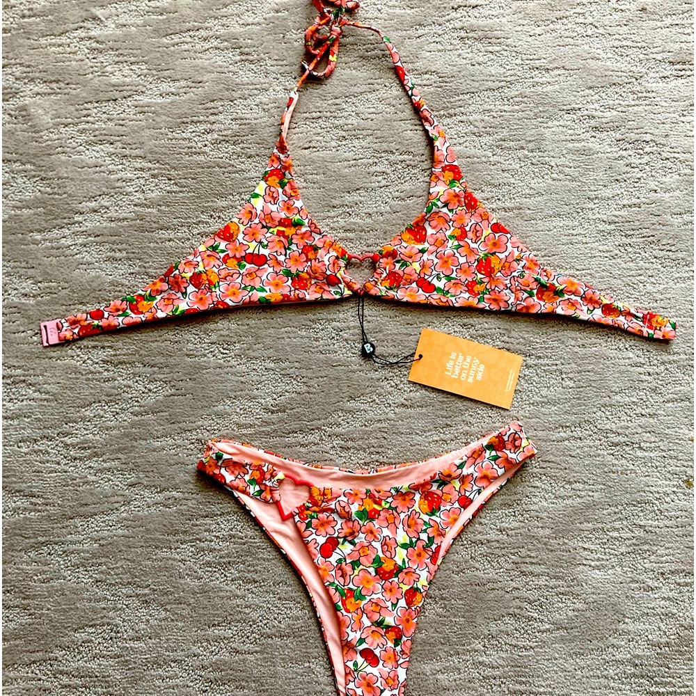 Blackbough THEA set in Berry Cherry